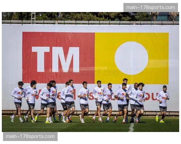 瓦伦西亚队长加亚恢复团队训练,有望周末复出 瓦伦西亚队长加亚恢复团队训练,有望周末复出