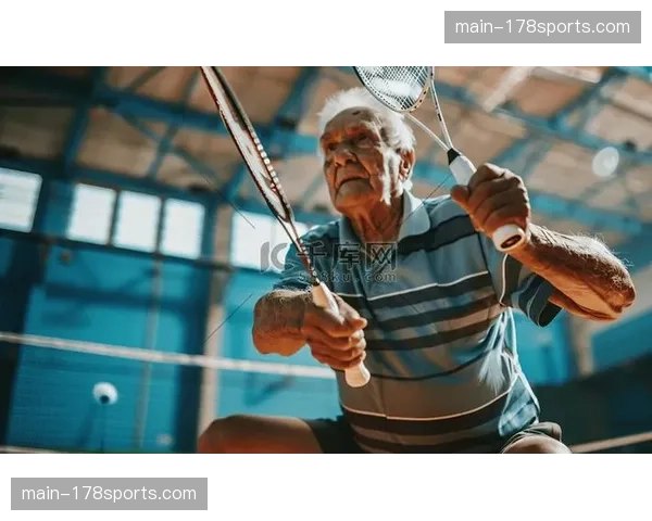 “银发族”羽毛球联赛火热，展现老年人运动风采