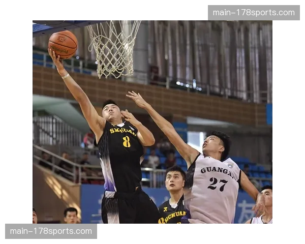 记录四川金强一场败仗：年轻球员在转换防守中的迷失与成长